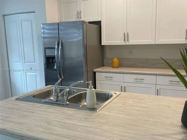 533 NE 206th Ln # 533, Miami FL 33179