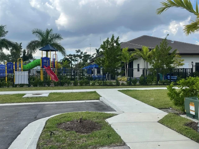 533 NE 206th Ln # 533, Miami FL 33179