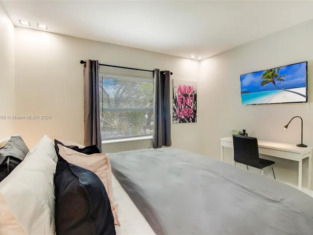 5530 NW 5th Ave, Miami FL 33127