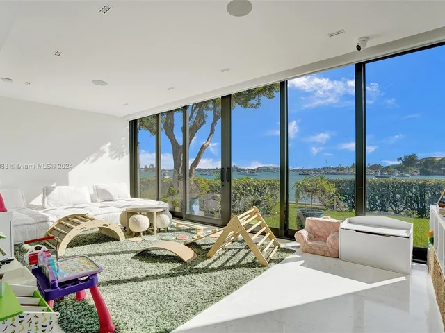 1000 Venetian Way # 101, Miami FL 33139