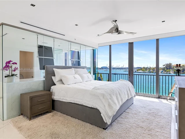 1000 Venetian Way # 101, Miami FL 33139