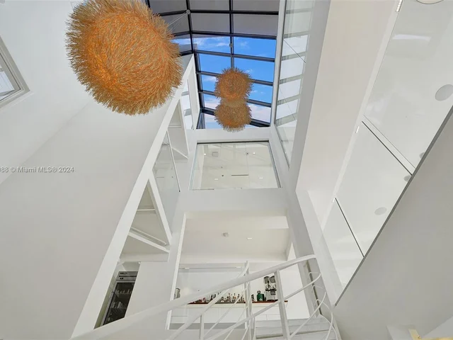 1000 Venetian Way # 101, Miami FL 33139