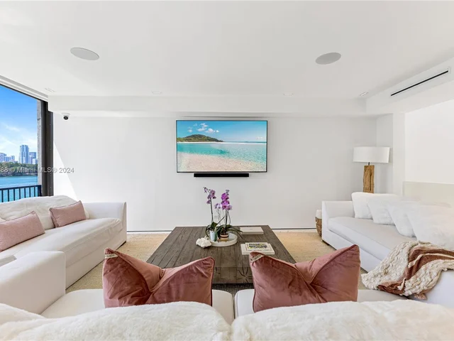 1000 Venetian Way # 101, Miami FL 33139