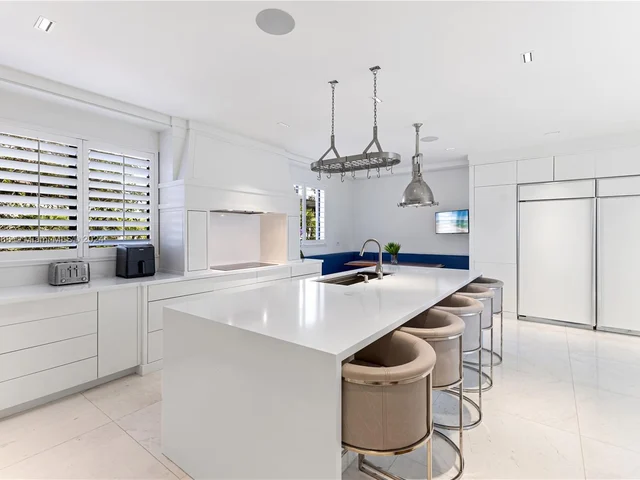 1000 Venetian Way # 101, Miami FL 33139