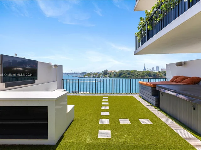 1000 Venetian Way # 101, Miami FL 33139