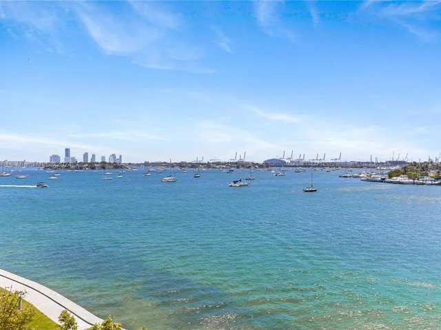 1000 Venetian Way # 101, Miami FL 33139