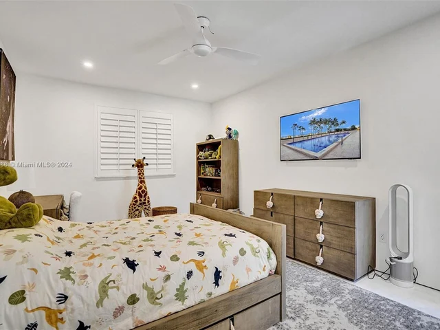 1000 Venetian Way # 101, Miami FL 33139