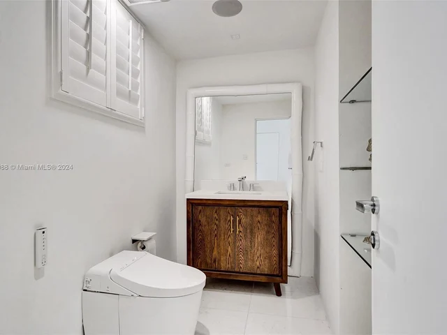 1000 Venetian Way # 101, Miami FL 33139