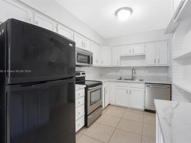 700 SW 67th Ave, Pembroke Pines FL 33023