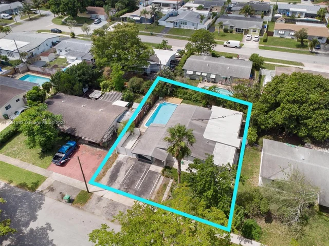 700 SW 67th Ave, Pembroke Pines FL 33023