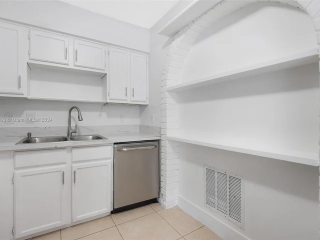 700 SW 67th Ave, Pembroke Pines FL 33023