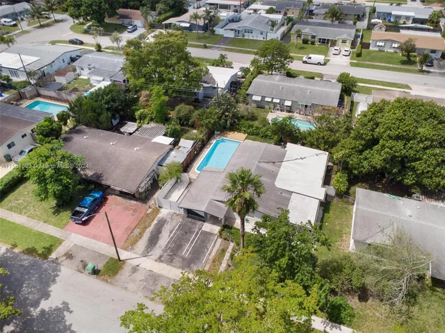 700 SW 67th Ave, Pembroke Pines FL 33023