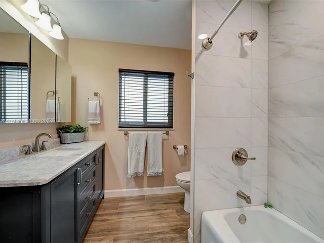 511 NW 98th Ave, Pembroke Pines FL 33024