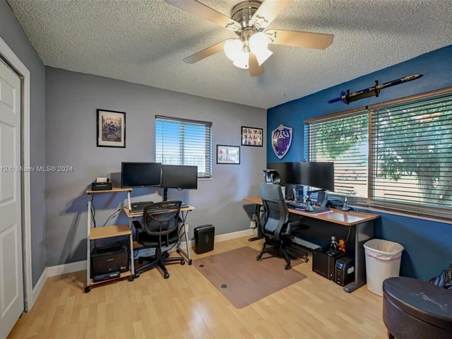 511 NW 98th Ave, Pembroke Pines FL 33024