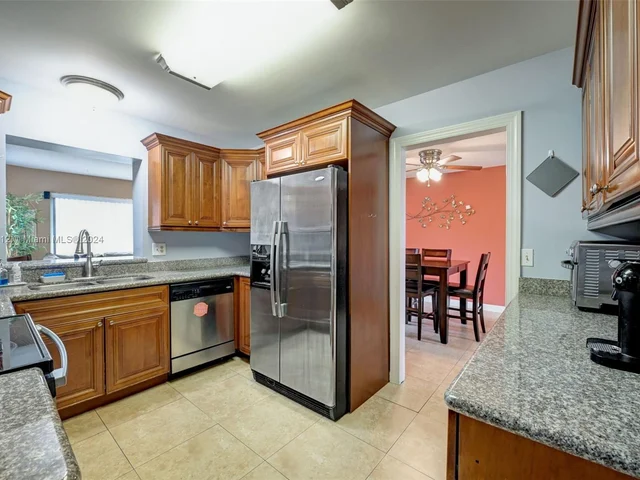 511 NW 98th Ave, Pembroke Pines FL 33024