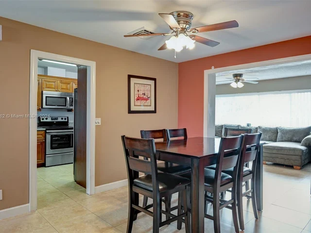 511 NW 98th Ave, Pembroke Pines FL 33024