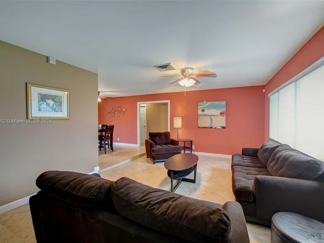 511 NW 98th Ave, Pembroke Pines FL 33024