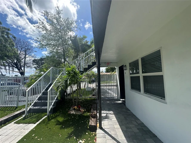1821 Thomas St # 1, Hollywood FL 33020