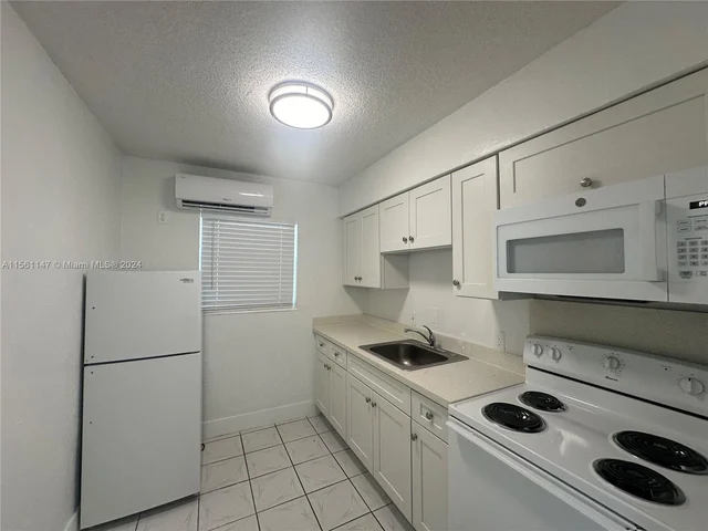 1821 Thomas St # 1, Hollywood FL 33020