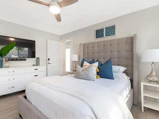 5821 NE 14th Way, Fort Lauderdale FL 33334