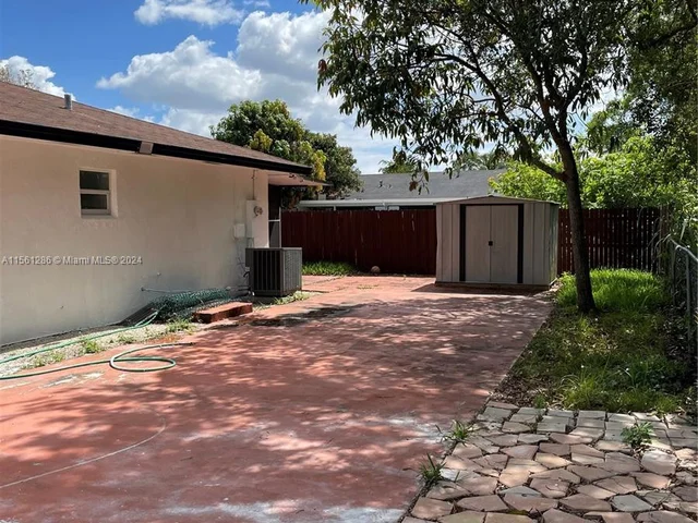 20776 NW 41st Ave Rd, Miami Gardens FL 33055