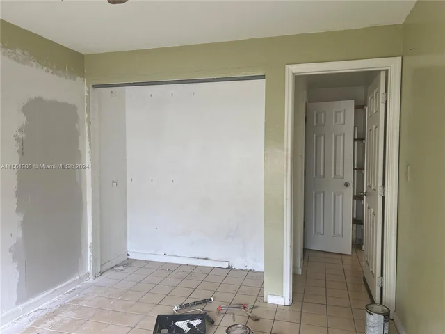 151 NW 146th St, Miami FL 33168