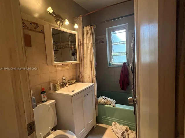 151 NW 146th St, Miami FL 33168