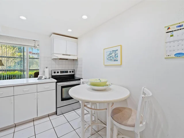 2001 Atlantic Shores Blvd # 110, Hallandale Beach FL 33009