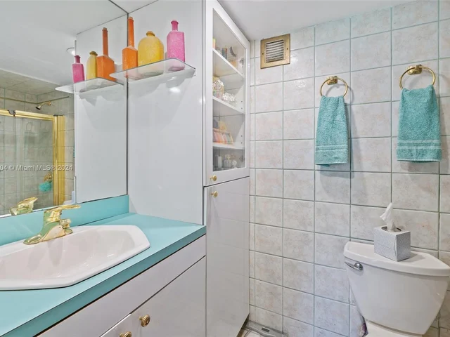 2001 Atlantic Shores Blvd # 110, Hallandale Beach FL 33009