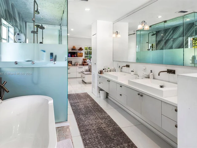 244 W San Marino Dr, Miami Beach FL 33139