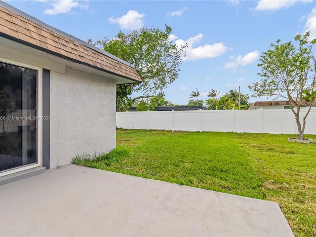 7901 NW 69th Ter, Tamarac FL 33321