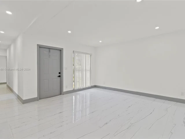 7901 NW 69th Ter, Tamarac FL 33321