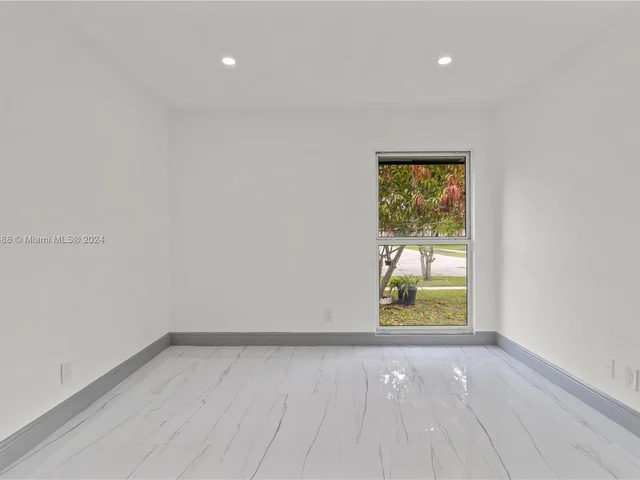 7901 NW 69th Ter, Tamarac FL 33321