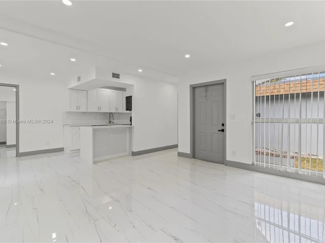 7901 NW 69th Ter, Tamarac FL 33321