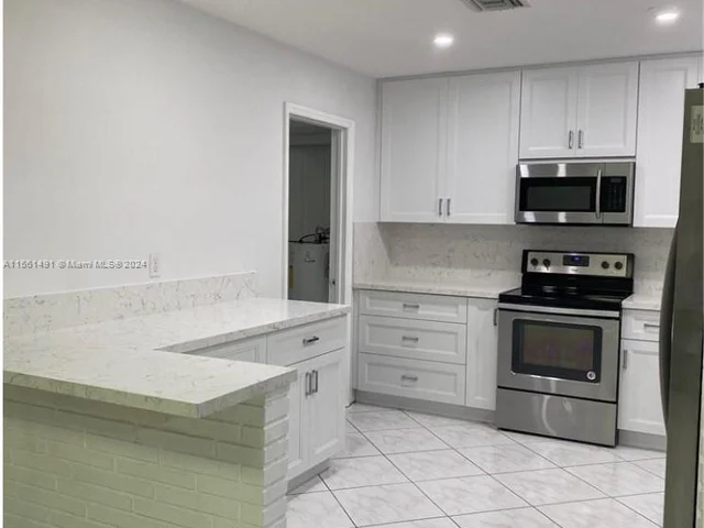 1815 N 43rd Ave, Hollywood FL 33021