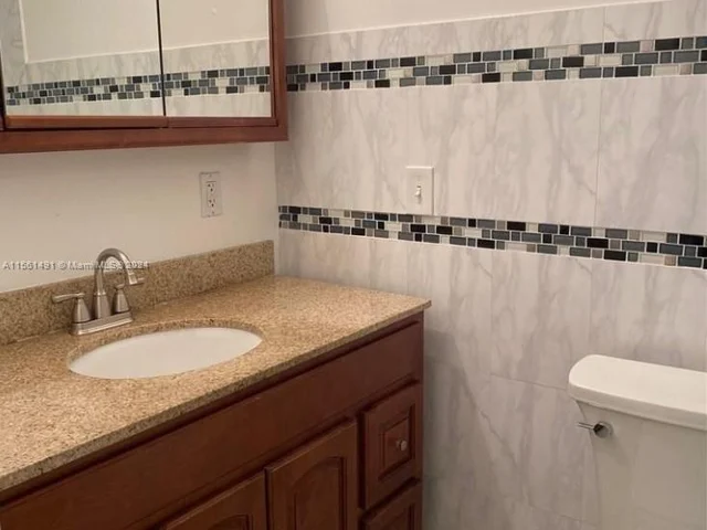 1815 N 43rd Ave, Hollywood FL 33021