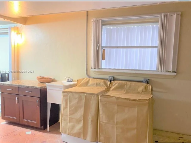 1815 N 43rd Ave, Hollywood FL 33021