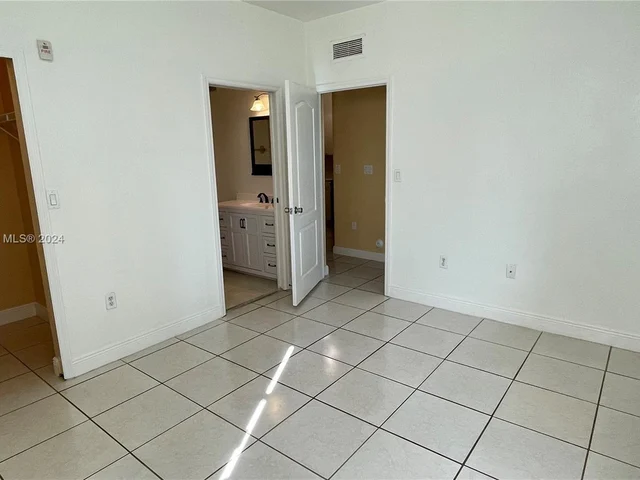 1666 SE 27th Ct # 100, Homestead FL 33035