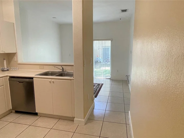 1666 SE 27th Ct # 100, Homestead FL 33035