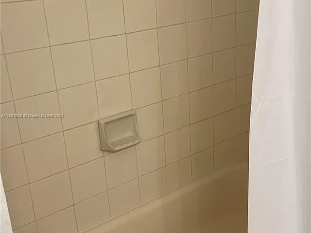 1666 SE 27th Ct # 100, Homestead FL 33035