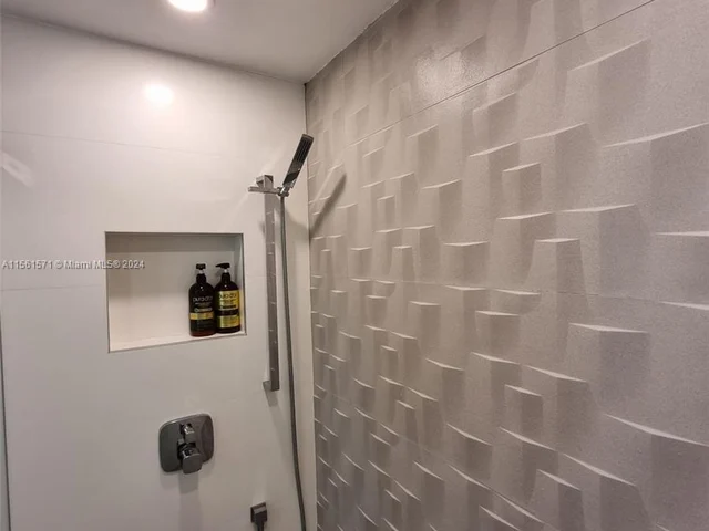 12105 NE 11th Pl # 105, North Miami FL 33161