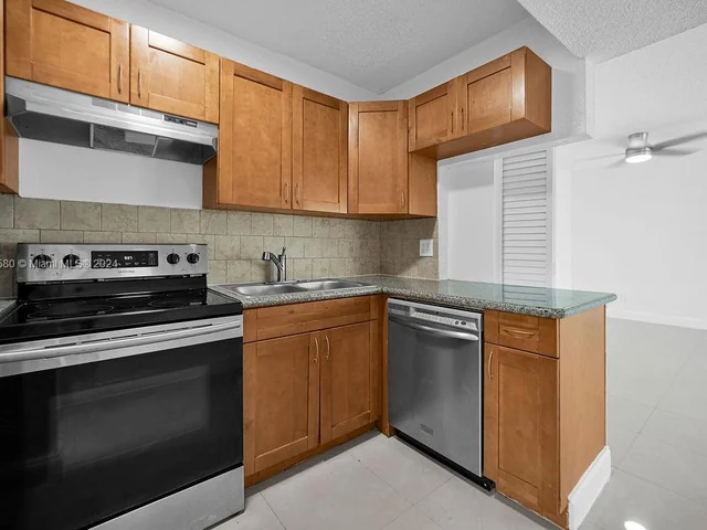 6955 SW 7th st # 4, Margate FL 33068