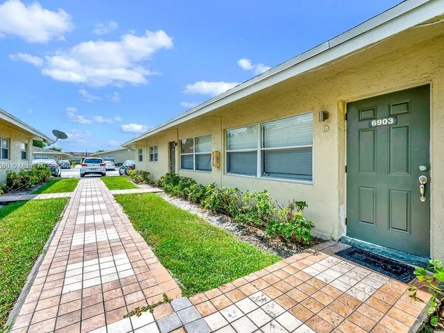 6955 SW 7th st # 4, Margate FL 33068