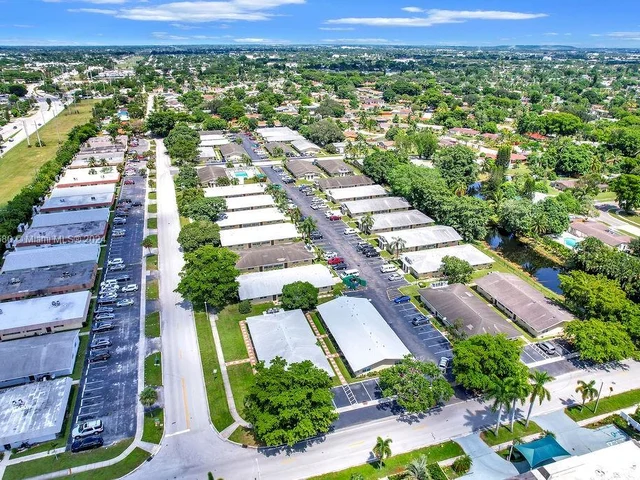 6955 SW 7th st # 4, Margate FL 33068