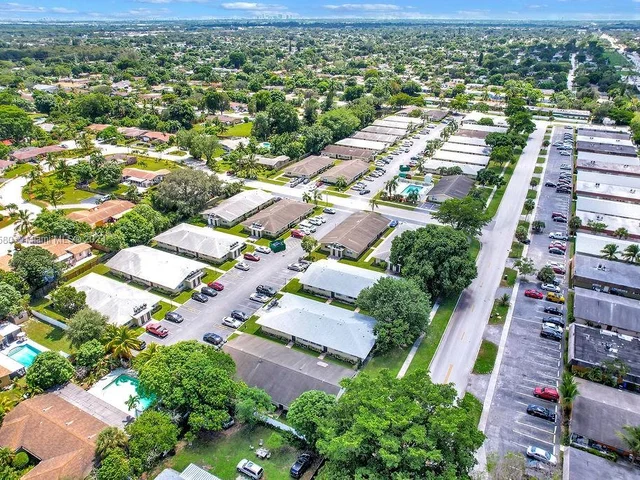 6955 SW 7th st # 4, Margate FL 33068