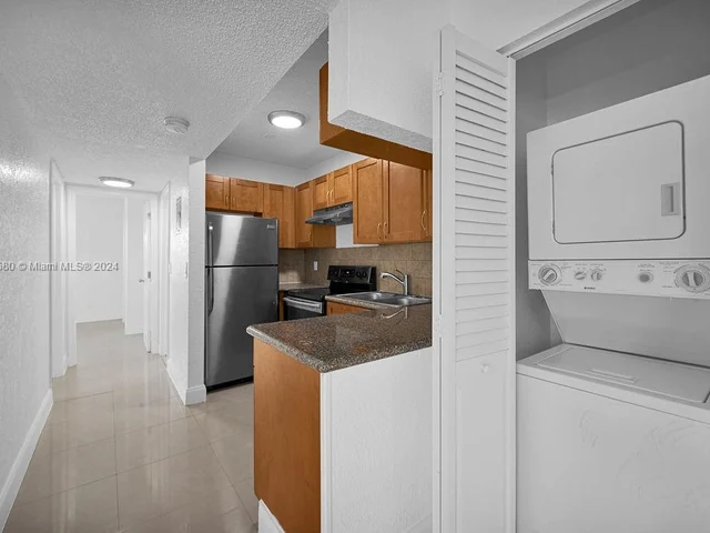 6955 SW 7th st # 4, Margate FL 33068