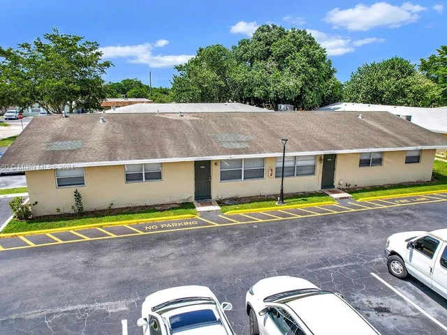 6955 SW 7th st # 4, Margate FL 33068