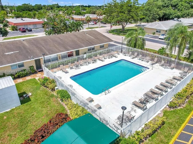 6955 SW 7th st # 4, Margate FL 33068