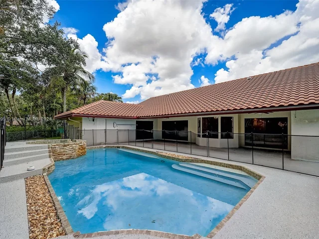 8922 NW 50th Ct, Coral Springs FL 33067