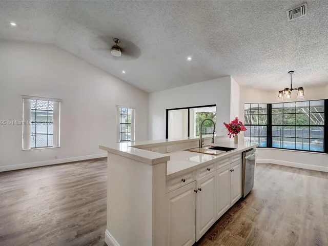 8922 NW 50th Ct, Coral Springs FL 33067